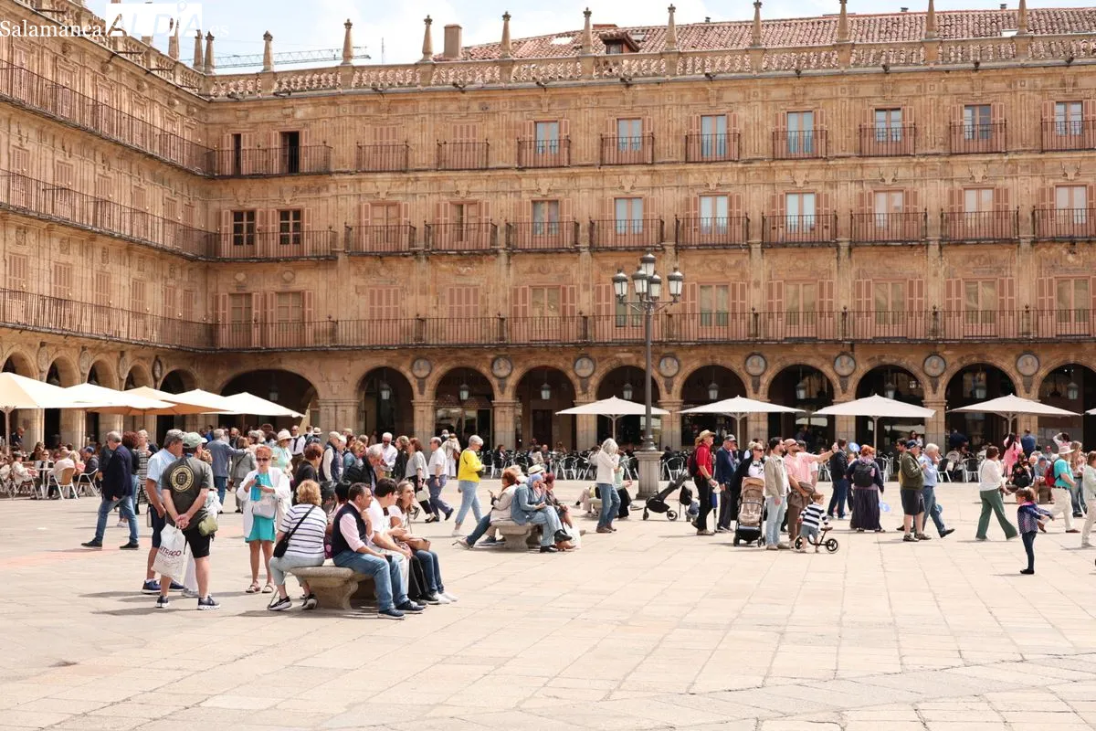 Ambiente en el centro de Salamanca este viernes, 1 de Mayo. Fotos: David Sañudo