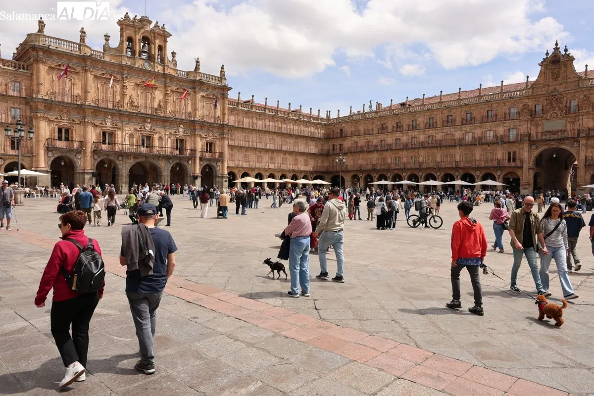 Ambiente en el centro de Salamanca este viernes, 1 de Mayo. Fotos: David Sañudo