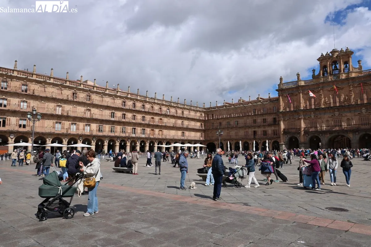 Ambiente en el centro de Salamanca esta mañana de domingo. Fotos: David Sañudo