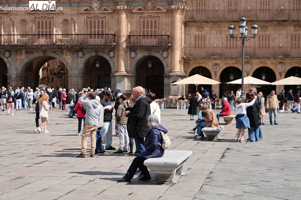 Ambiente en el centro de Salamanca esta mañana de domingo. Fotos: David Sañudo
