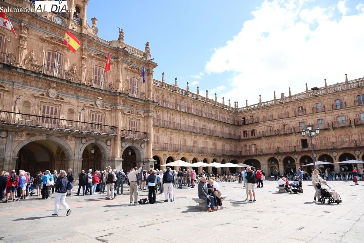 Ambiente en el centro de Salamanca esta mañana de domingo. Fotos: David Sañudo