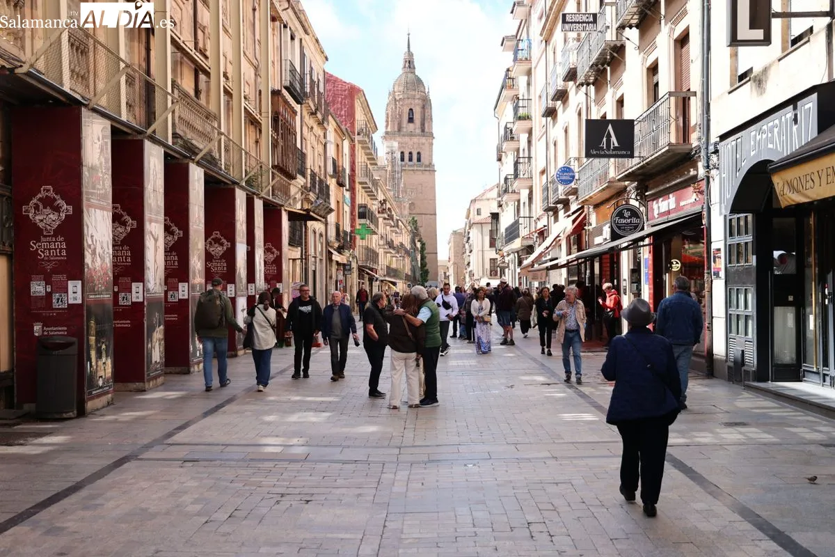 Ambiente en el centro de Salamanca esta mañana de domingo. Fotos: David Sañudo