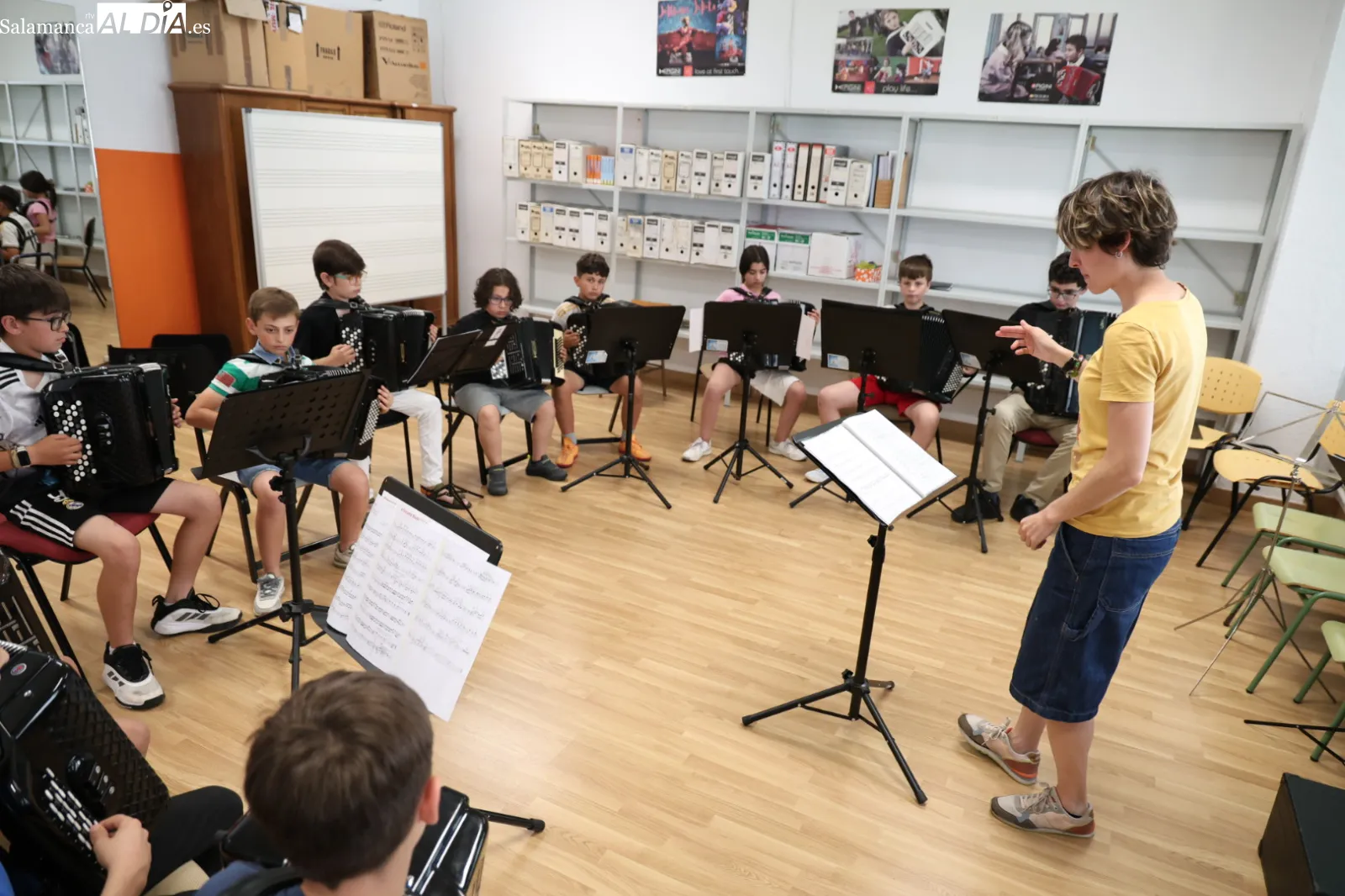 Clase de acordeón en la Escuela Municipal de Música y Danza | FOTOS: David Sañudo