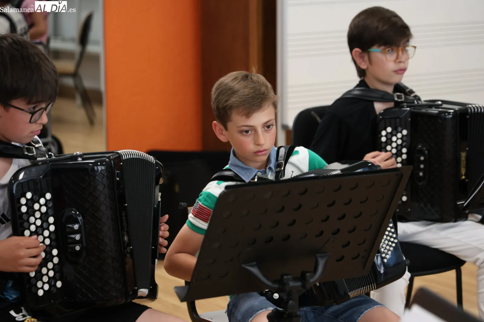 Clase de acordeón en la Escuela Municipal de Música y Danza | FOTOS: David Sañudo