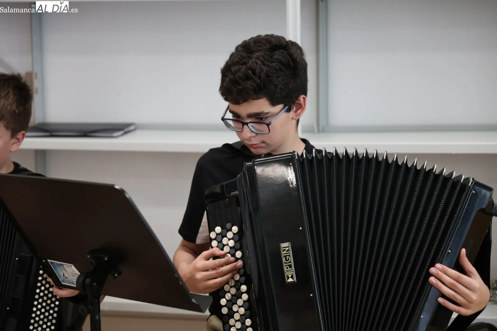 Clase de acordeón en la Escuela Municipal de Música y Danza | FOTOS: David Sañudo