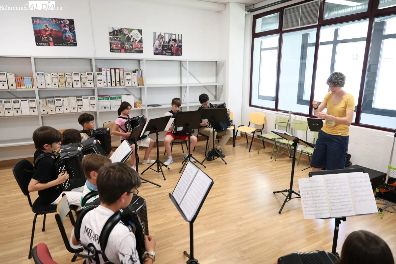 Clase de acordeón en la Escuela Municipal de Música y Danza | FOTOS: David Sañudo