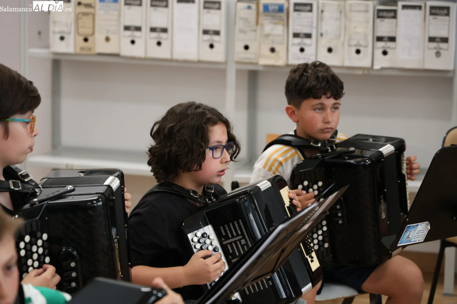 Clase de acordeón en la Escuela Municipal de Música y Danza | FOTOS: David Sañudo