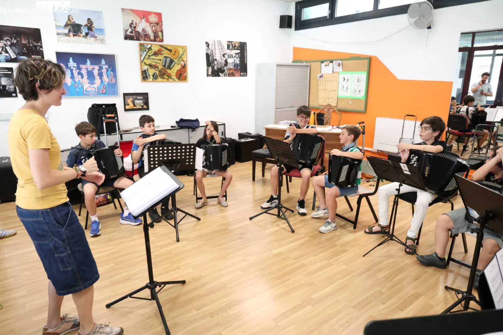 Clase de acordeón en la Escuela Municipal de Música y Danza | FOTOS: David Sañudo