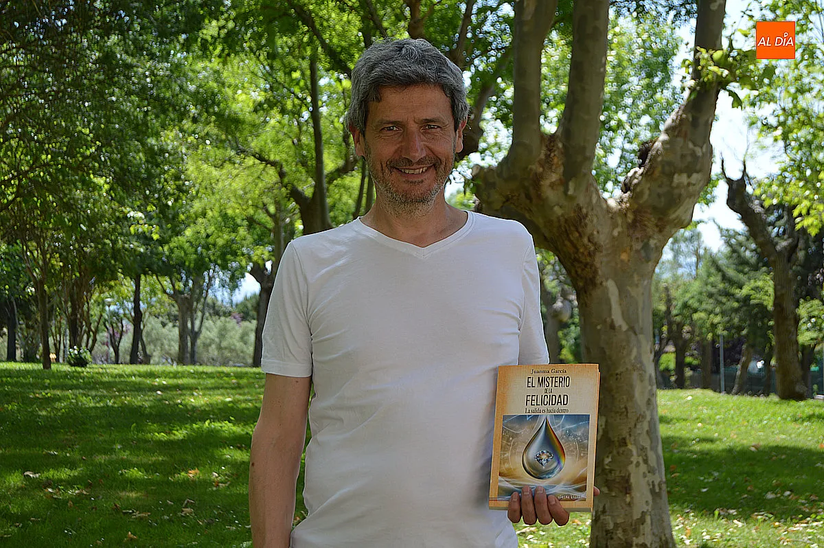 Juanma García debuta con ‘El misterio de la felicidad’, un libro sobre espiritualidad y crecimiento personal