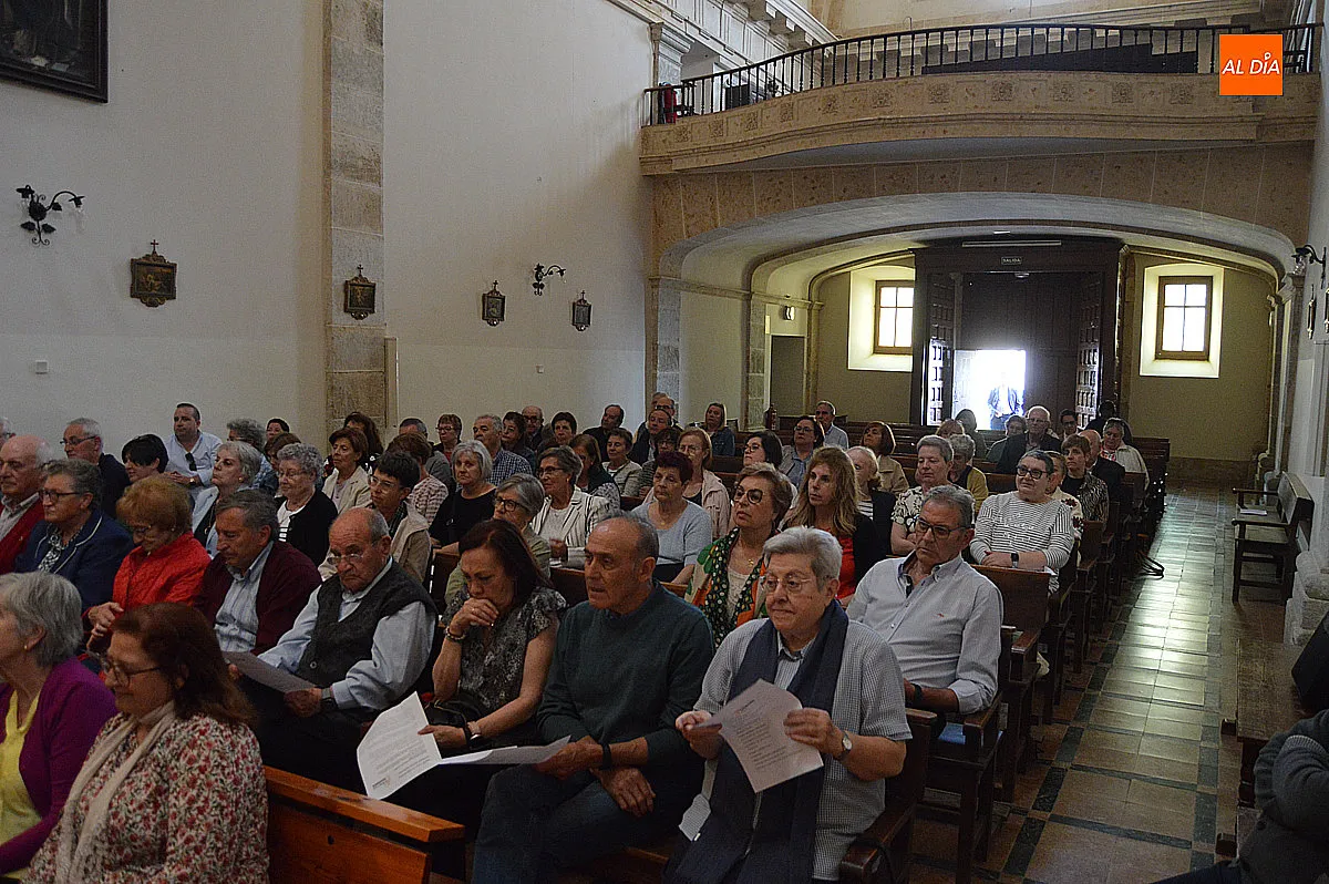 Foto 5 - &Eacute;xito del Encuentro Diocesano de Pentecost&eacute;s en Ciudad Rodrigo con gran participaci&oacute;n de fieles y sacerdotes