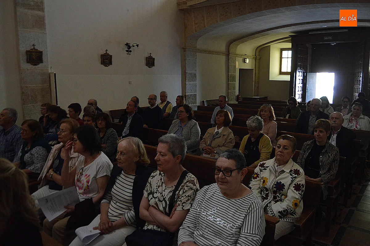Foto 6 - &Eacute;xito del Encuentro Diocesano de Pentecost&eacute;s en Ciudad Rodrigo con gran participaci&oacute;n de fieles y sacerdotes