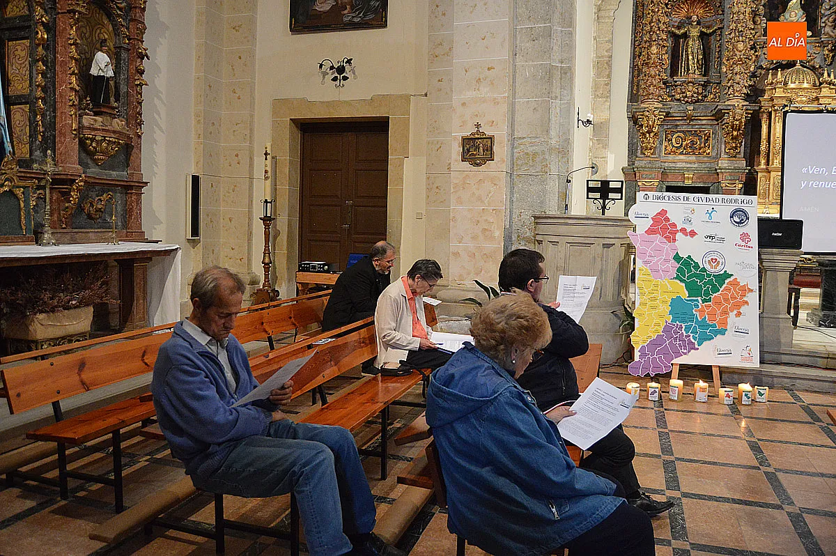 Foto 8 - &Eacute;xito del Encuentro Diocesano de Pentecost&eacute;s en Ciudad Rodrigo con gran participaci&oacute;n de fieles y sacerdotes
