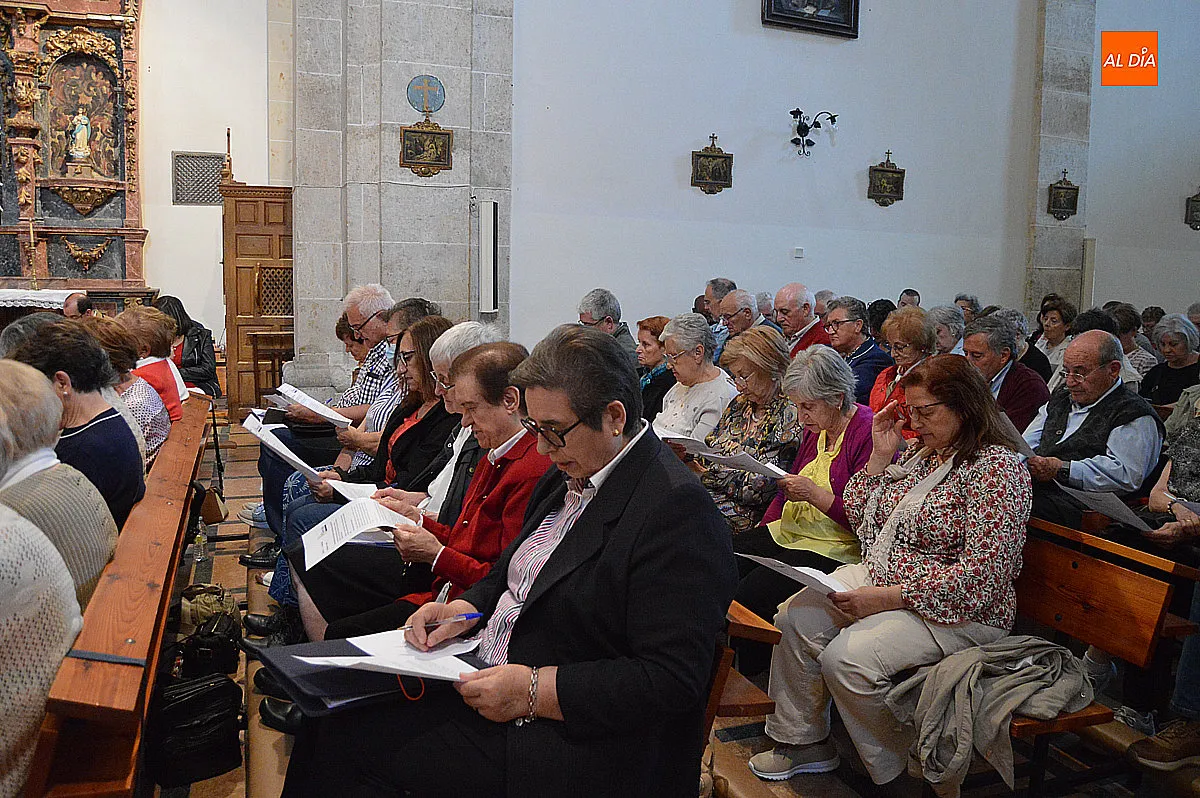 Foto 9 - &Eacute;xito del Encuentro Diocesano de Pentecost&eacute;s en Ciudad Rodrigo con gran participaci&oacute;n de fieles y sacerdotes