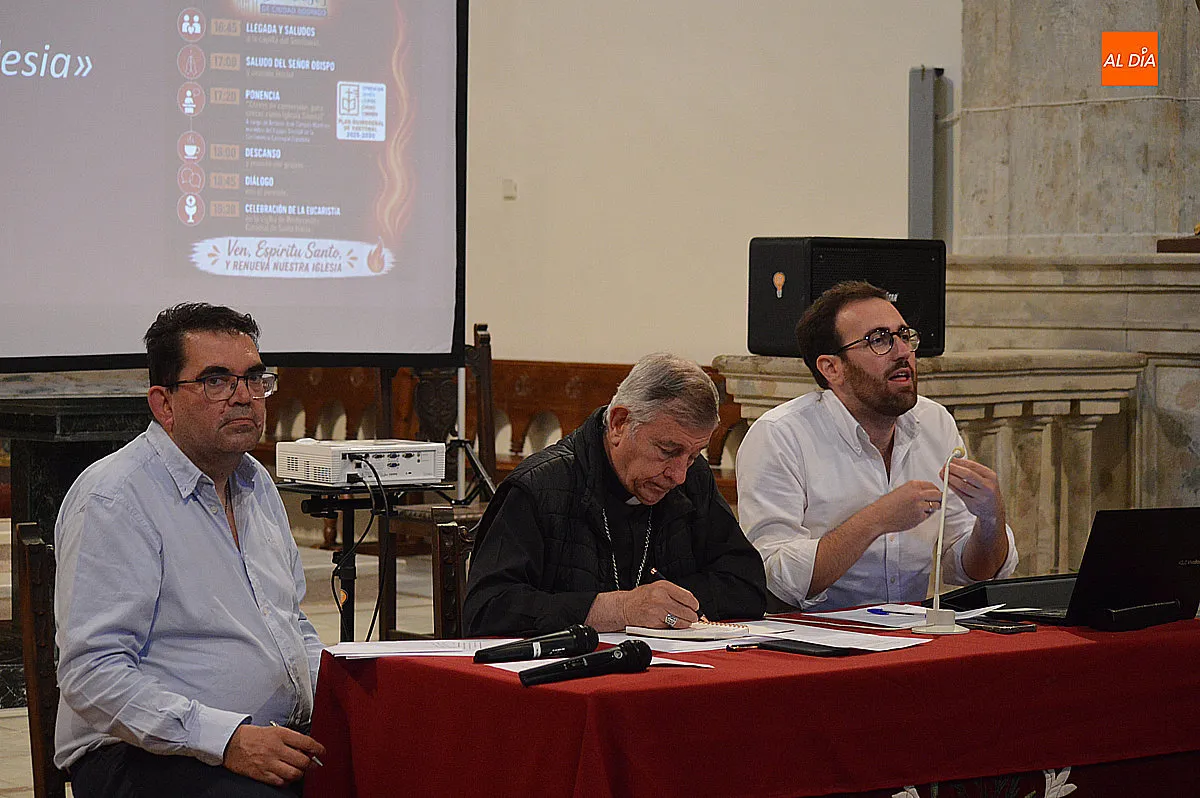Foto 11 - &Eacute;xito del Encuentro Diocesano de Pentecost&eacute;s en Ciudad Rodrigo con gran participaci&oacute;n de fieles y sacerdotes