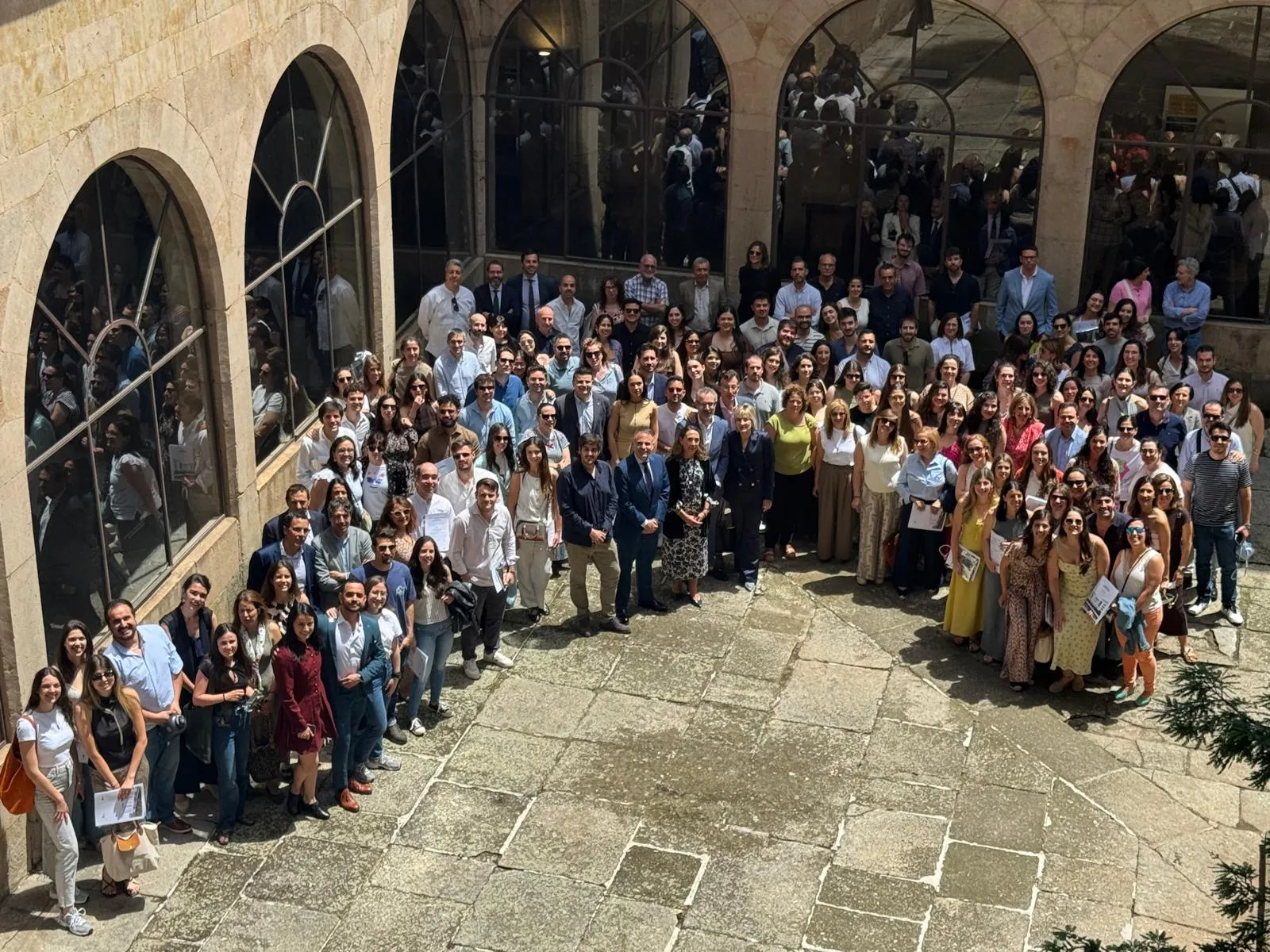 Despedida de 119 residentes de salud en el Paraninfo de la USAL