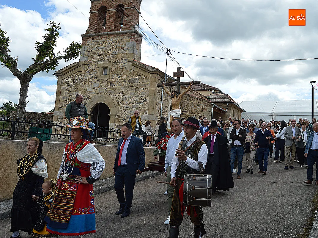 Fiestas de la Santa Cruz: procesión y rifa de la torta
