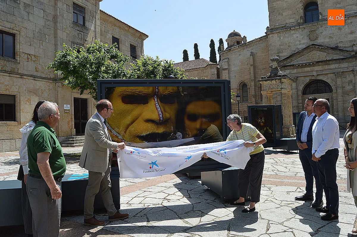 Foto 17 - La Plaza de Herrasti se convierte en un museo al aire libre con una exposici&oacute;n fotogr&aacute;fica de autores internacionales
