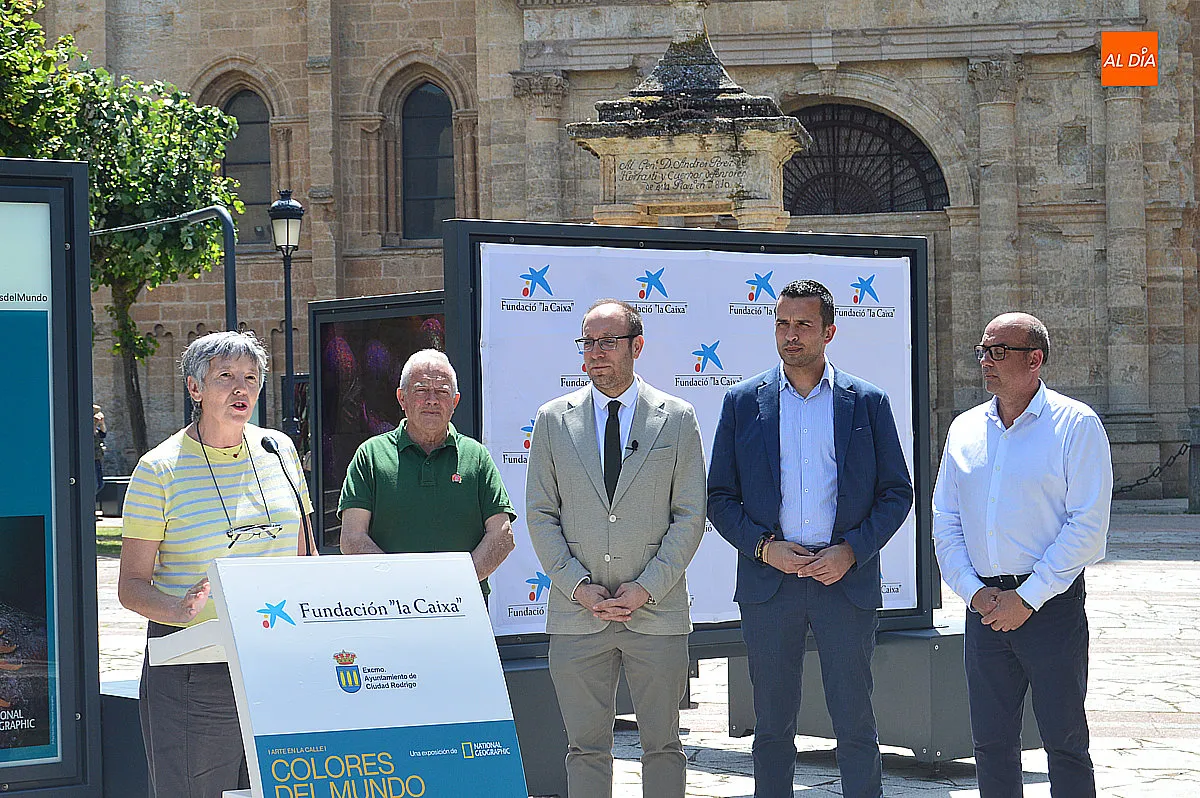 Foto 5 - La Plaza de Herrasti se convierte en un museo al aire libre con una exposici&oacute;n fotogr&aacute;fica de autores internacionales