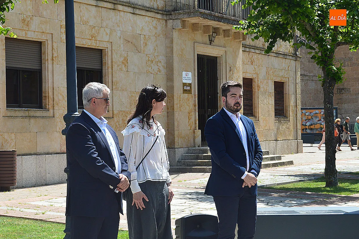 Foto 6 - La Plaza de Herrasti se convierte en un museo al aire libre con una exposici&oacute;n fotogr&aacute;fica de autores internacionales