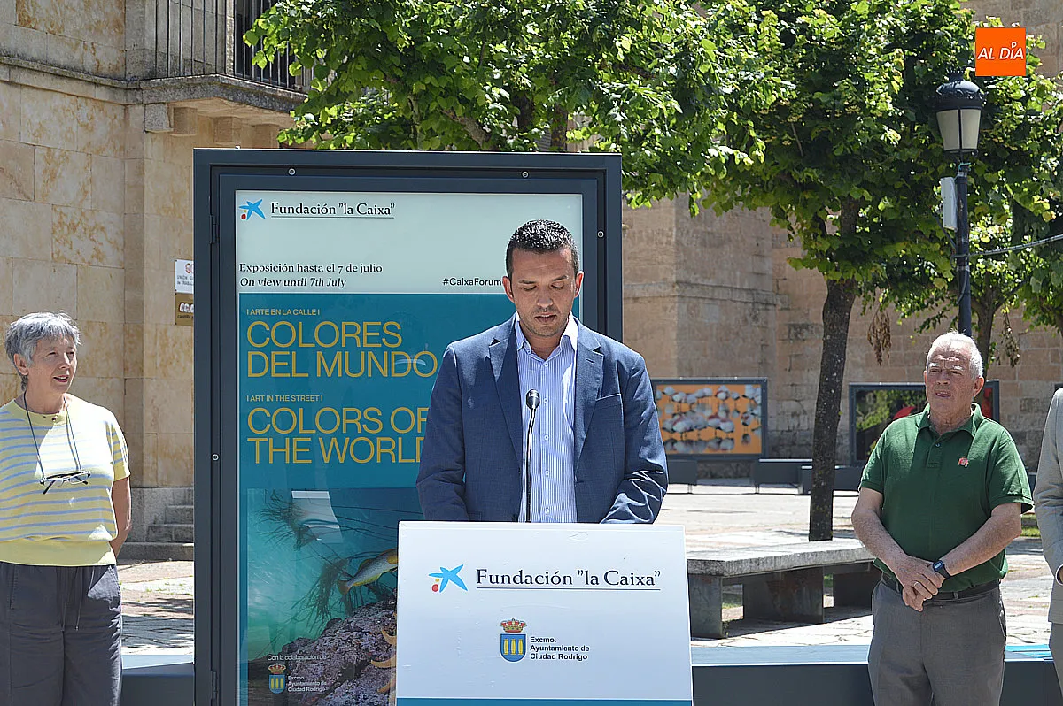 Foto 7 - La Plaza de Herrasti se convierte en un museo al aire libre con una exposici&oacute;n fotogr&aacute;fica de autores internacionales