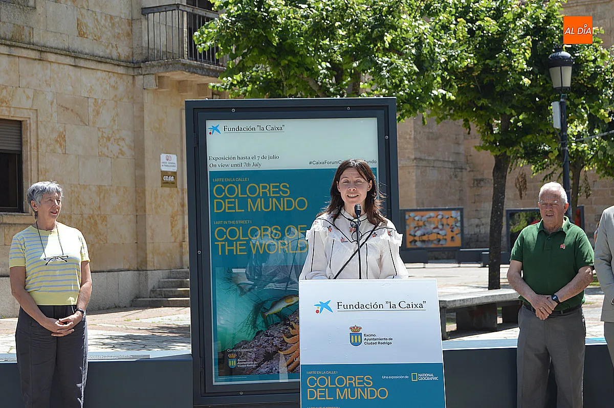 Foto 9 - La Plaza de Herrasti se convierte en un museo al aire libre con una exposici&oacute;n fotogr&aacute;fica de autores internacionales