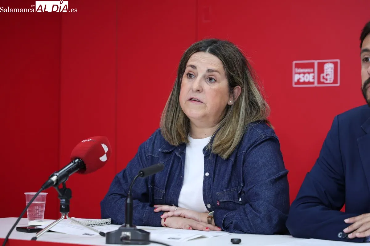 Rueda de prensa de los procuradores socialistas por la provincia de Salamanca, Fran Díaz y Noelia Merino. Foto de David Sañudo