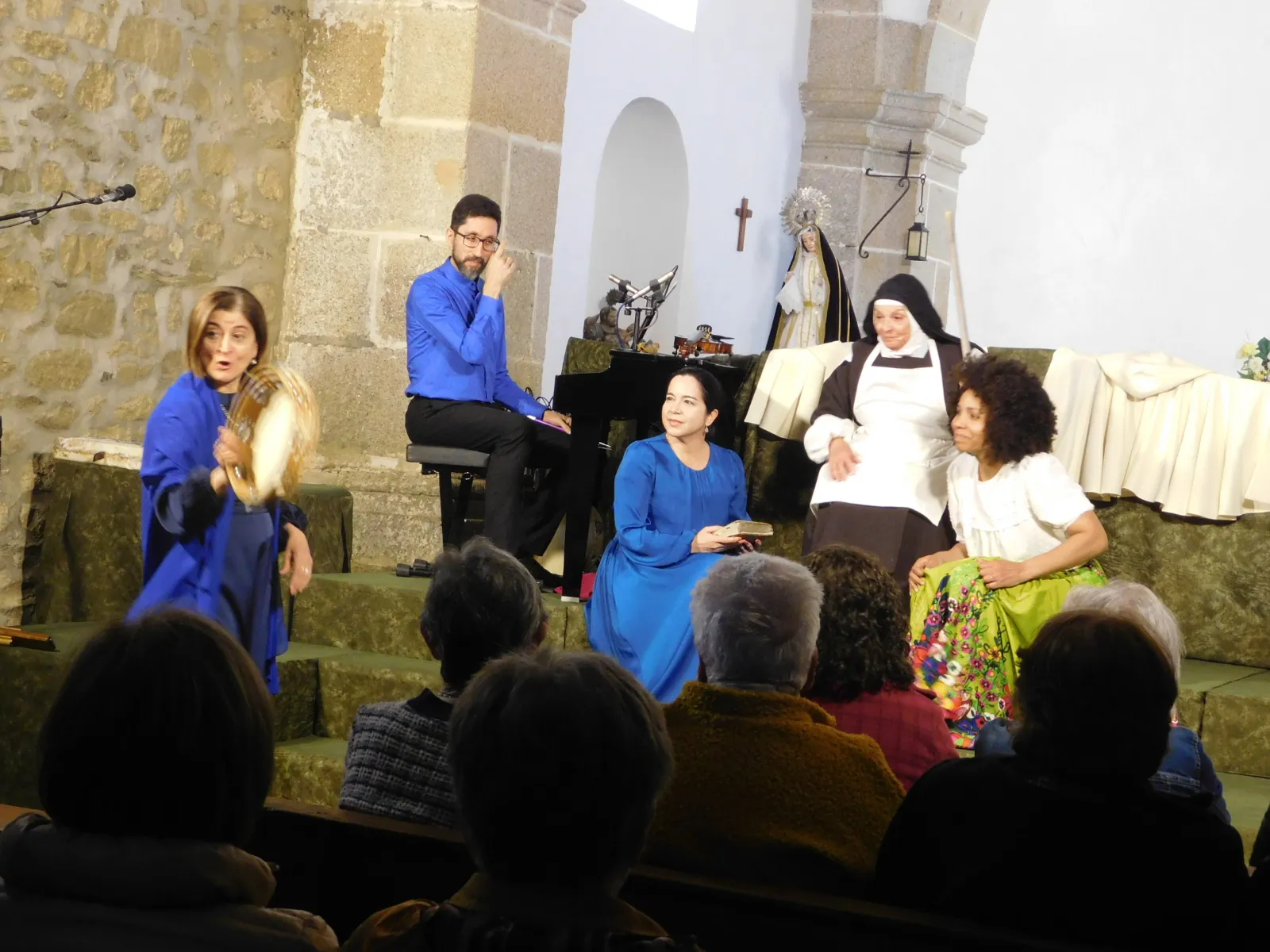 Foto 11 - La obra &lsquo;Juan, el esp&iacute;ritu del amor&rsquo; llena la ermita del Santo Cristo de Fuenteguinaldo