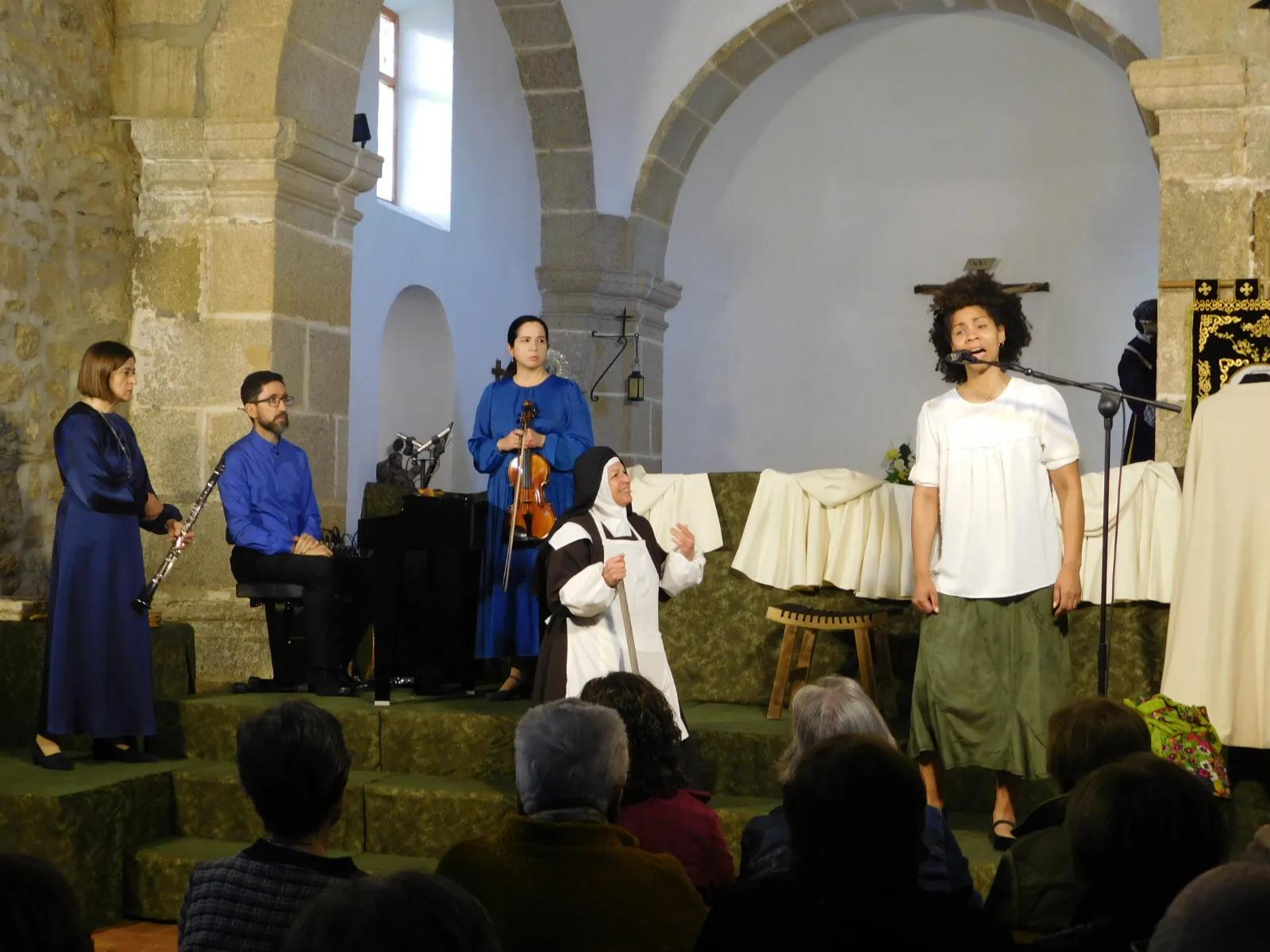 Foto 4 - La obra &lsquo;Juan, el esp&iacute;ritu del amor&rsquo; llena la ermita del Santo Cristo de Fuenteguinaldo