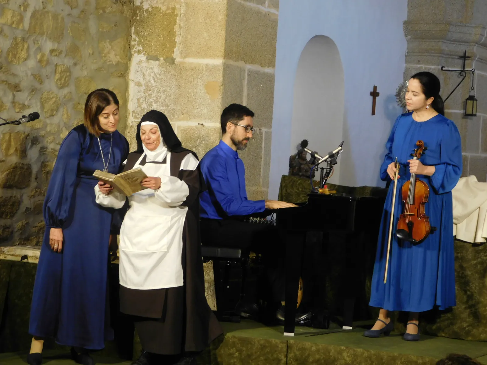 Foto 5 - La obra &lsquo;Juan, el esp&iacute;ritu del amor&rsquo; llena la ermita del Santo Cristo de Fuenteguinaldo