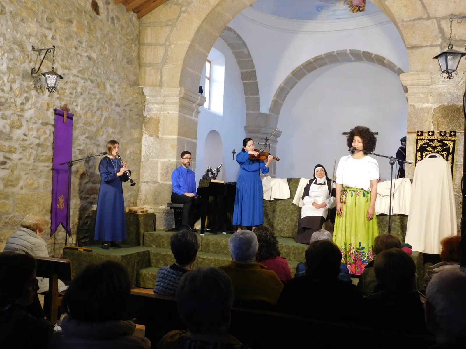 Foto 7 - La obra &lsquo;Juan, el esp&iacute;ritu del amor&rsquo; llena la ermita del Santo Cristo de Fuenteguinaldo