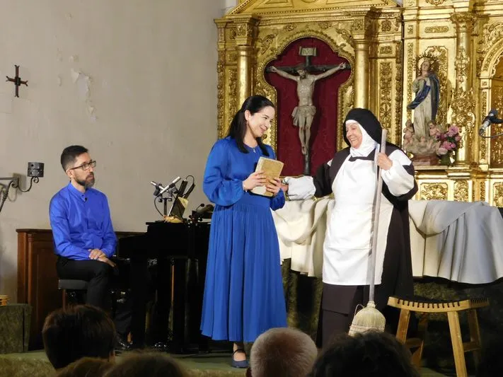 Foto 5 - M&uacute;sica, poes&iacute;a y fe se fusionan en Garcihern&aacute;ndez para recordar a San Juan de la Cruz