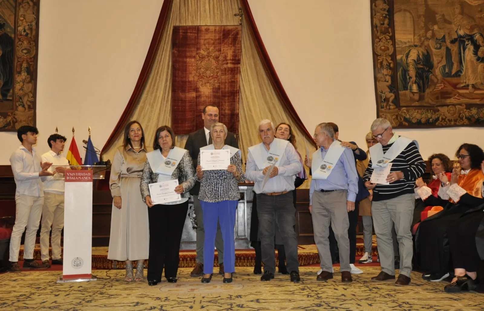 Foto 8 - Emotiva graduaci&oacute;n en el Paraninfo: los mayores de Santa Marta, acreditados como l&iacute;deres comunitarios
