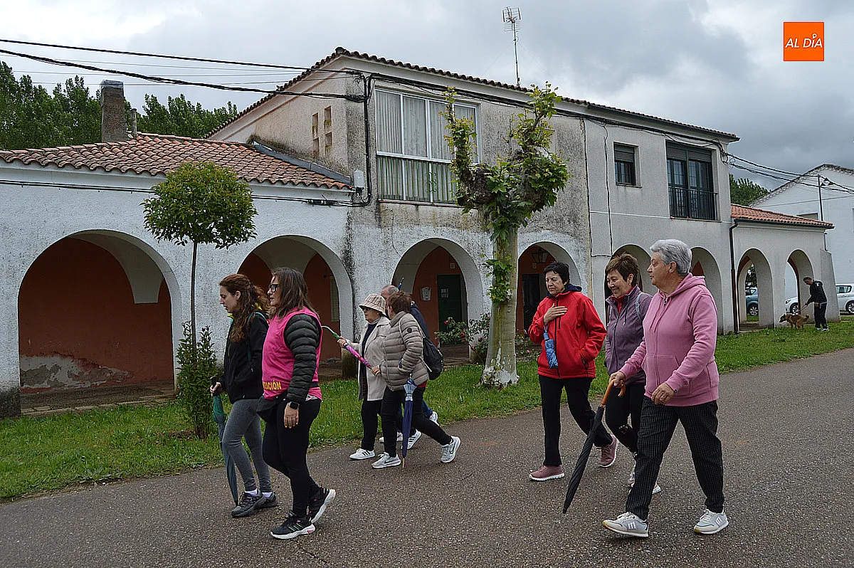 Foto 11 - Cerca de 80 personas apoyan la III Caminata Saludable de &Aacute;gueda