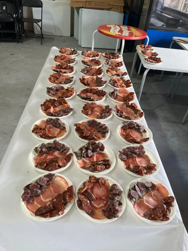 Nueva comida con 75 personas que dieron cuenta de paella, embutidos y tarta comtessa de postre