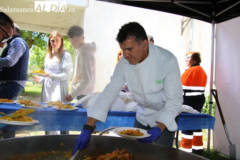 Paella gigante para 200 vecinos en Torrejón de Alba