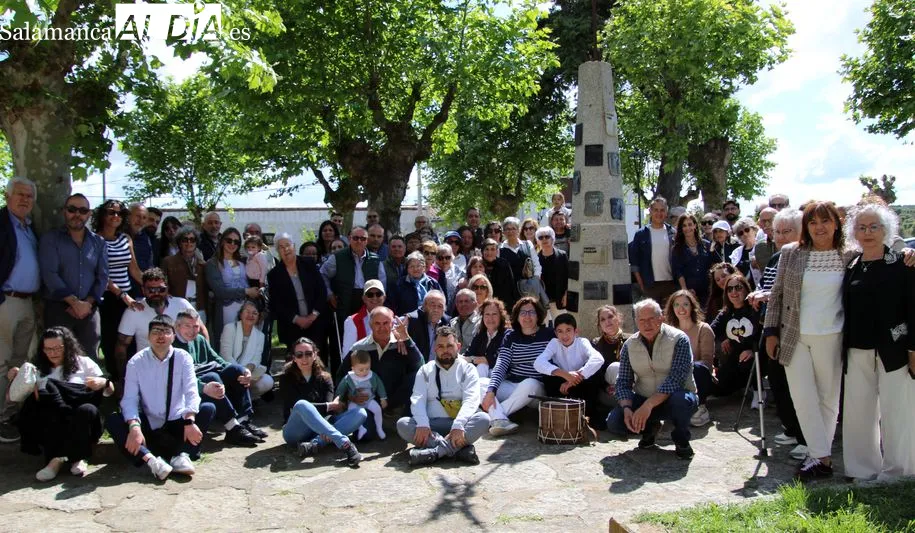 Torrejón de Alba homenajea a sus colonos con un monolito y 31 placas