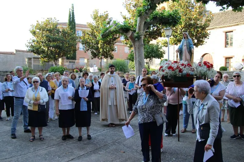 Foto 8 - La procesi&oacute;n de la Virgen Milagrosa consolida su arraigo en Alba de Tormes