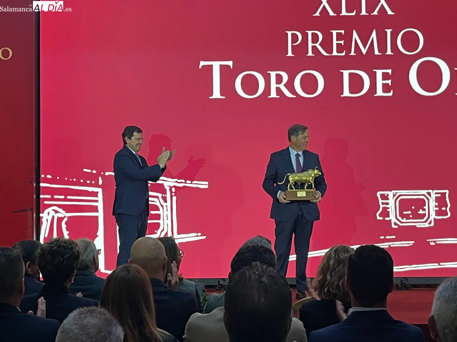 Foto 7 - Justo Hern&aacute;ndez dedica el Toro de Oro 2025 al director de la Escuela de Tauromaquia: "Es ejemplo de los valores humanos que tanto se necesitan"