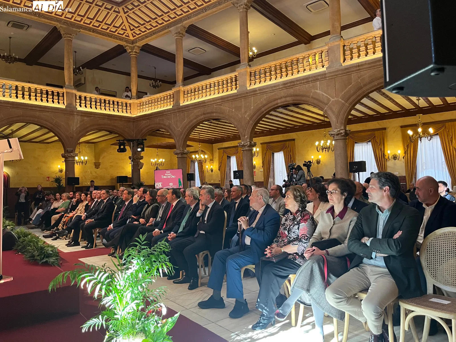 Foto 6 - Justo Hern&aacute;ndez dedica el Toro de Oro 2025 al director de la Escuela de Tauromaquia: "Es ejemplo de los valores humanos que tanto se necesitan"