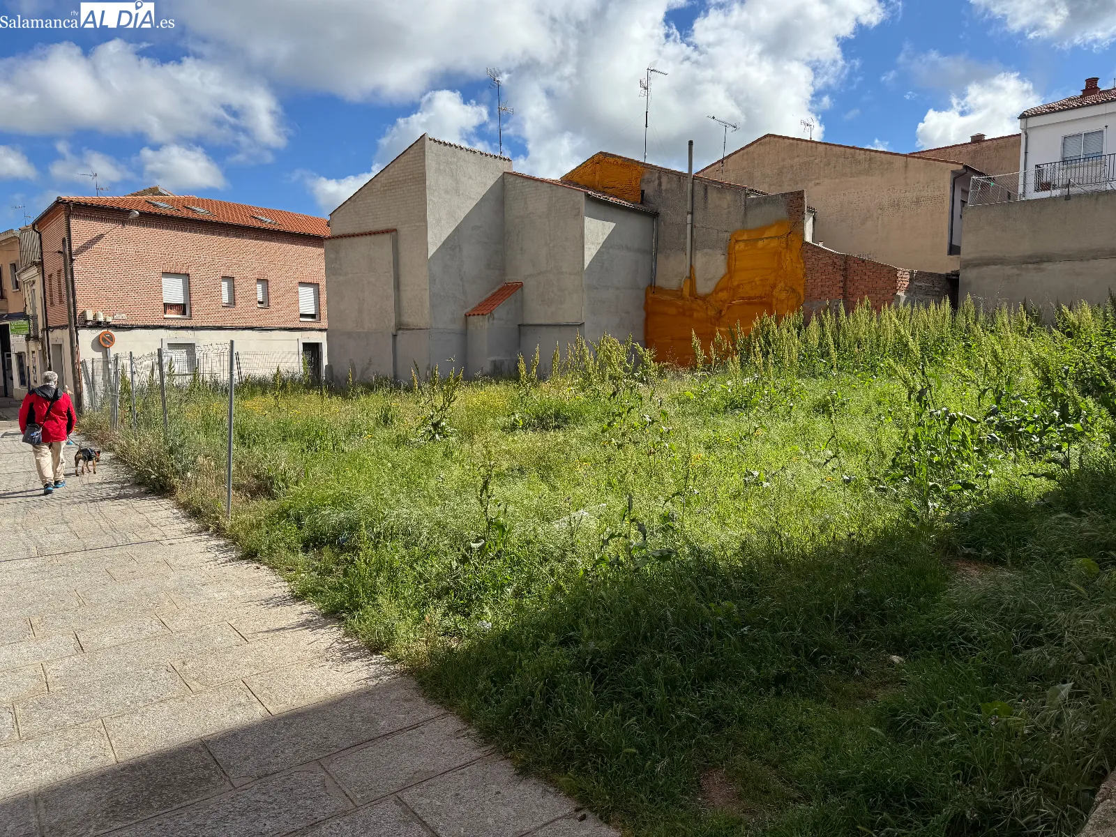 Peñaranda en Común exige al PSOE una vez más que haga cumplir la normativa de limpieza y vallado de solares