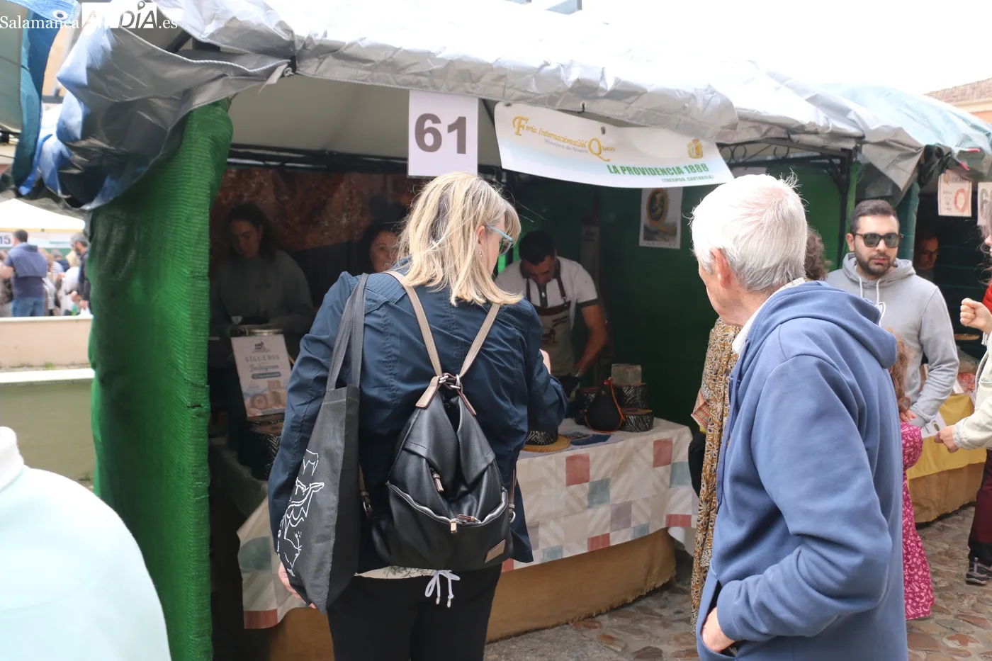 Excelente afluencia de público a esta vigésimo tercera edición de la Feria del Queso de Hinojosa / CORRAL 