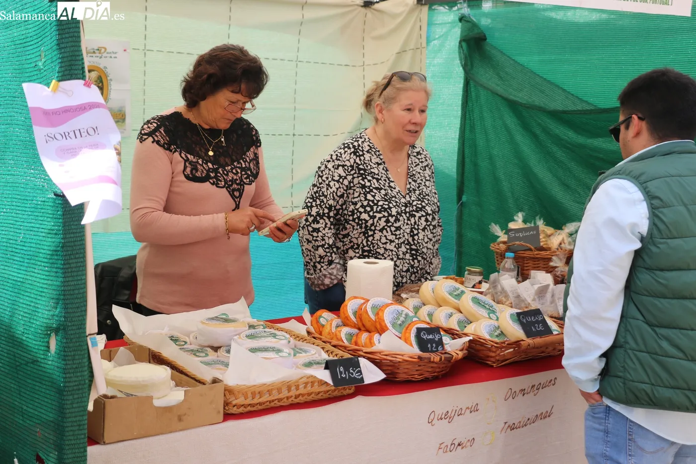 Excelente afluencia de público a esta vigésimo tercera edición de la Feria del Queso de Hinojosa / CORRAL 