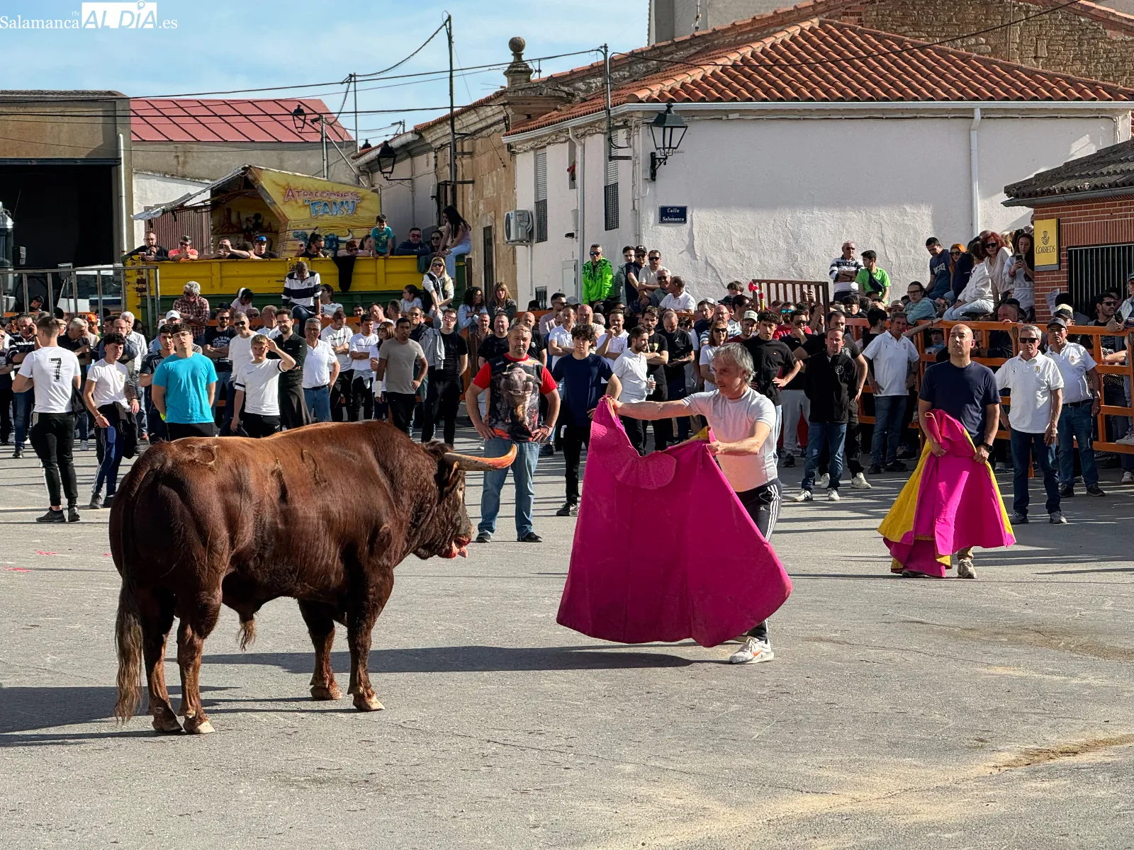 Foto 7 - Las calles de Cantalpino, llenas de afici&oacute;n para vivir un imponente IX Toro de San Isidro 