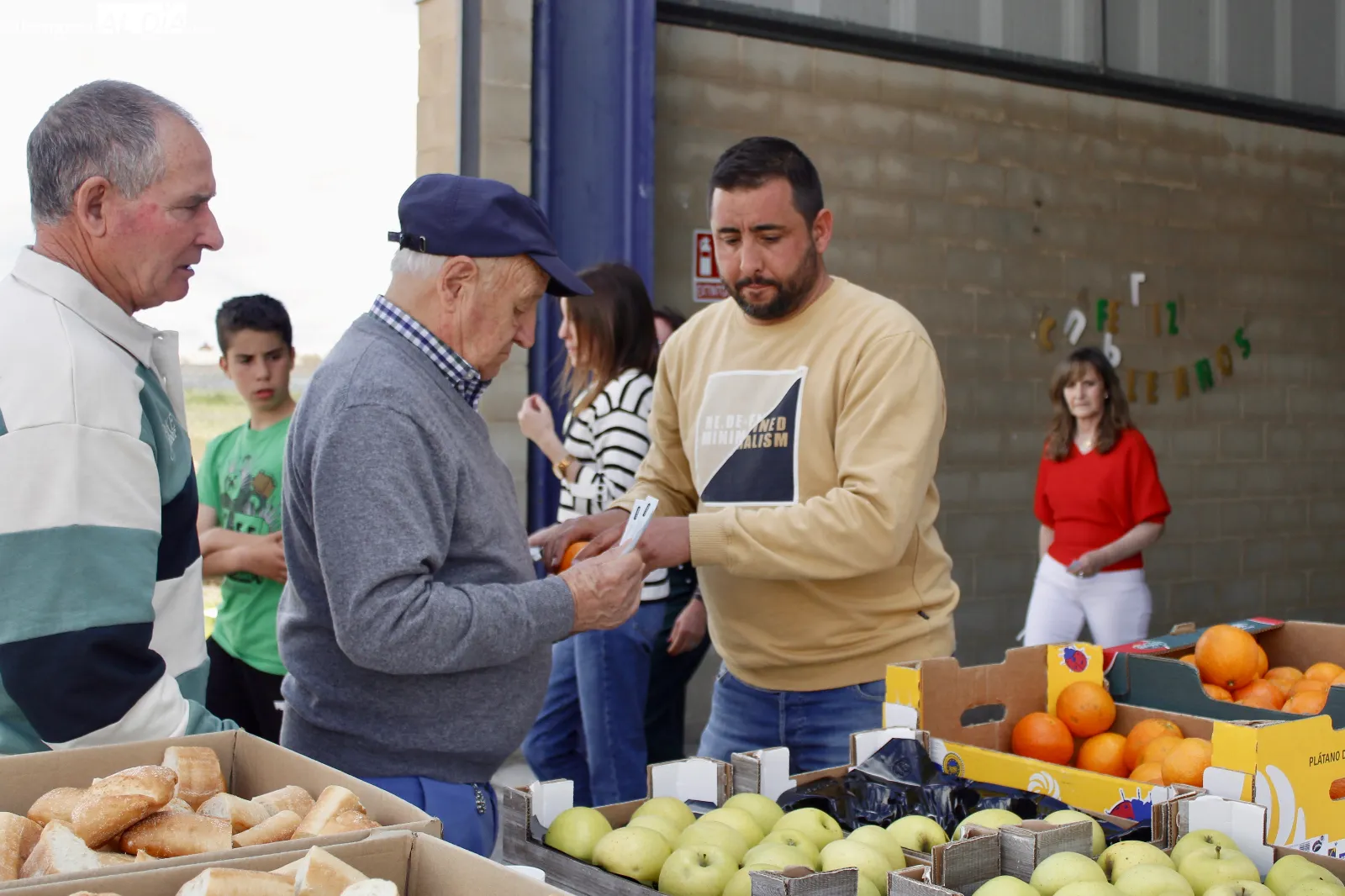 Foto 5 - Las fiestas de San Isidro se despiden entre risas, ambiente multitudinario y caldereta en Aldeaseca de la Frontera