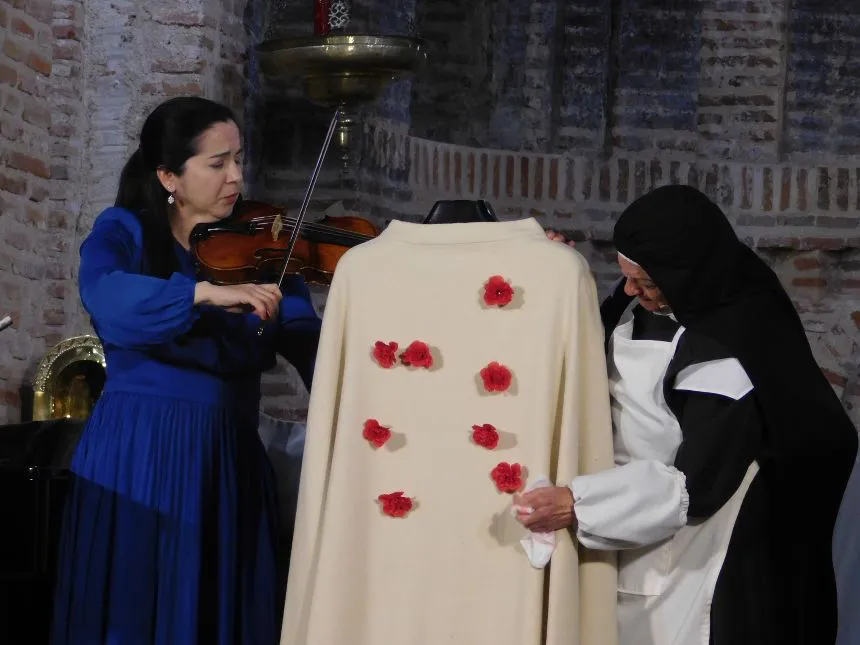 Foto 7 - Larga ovaci&oacute;n en Aldeaseca de la Frontera para "Juan, el esp&iacute;ritu del amor"