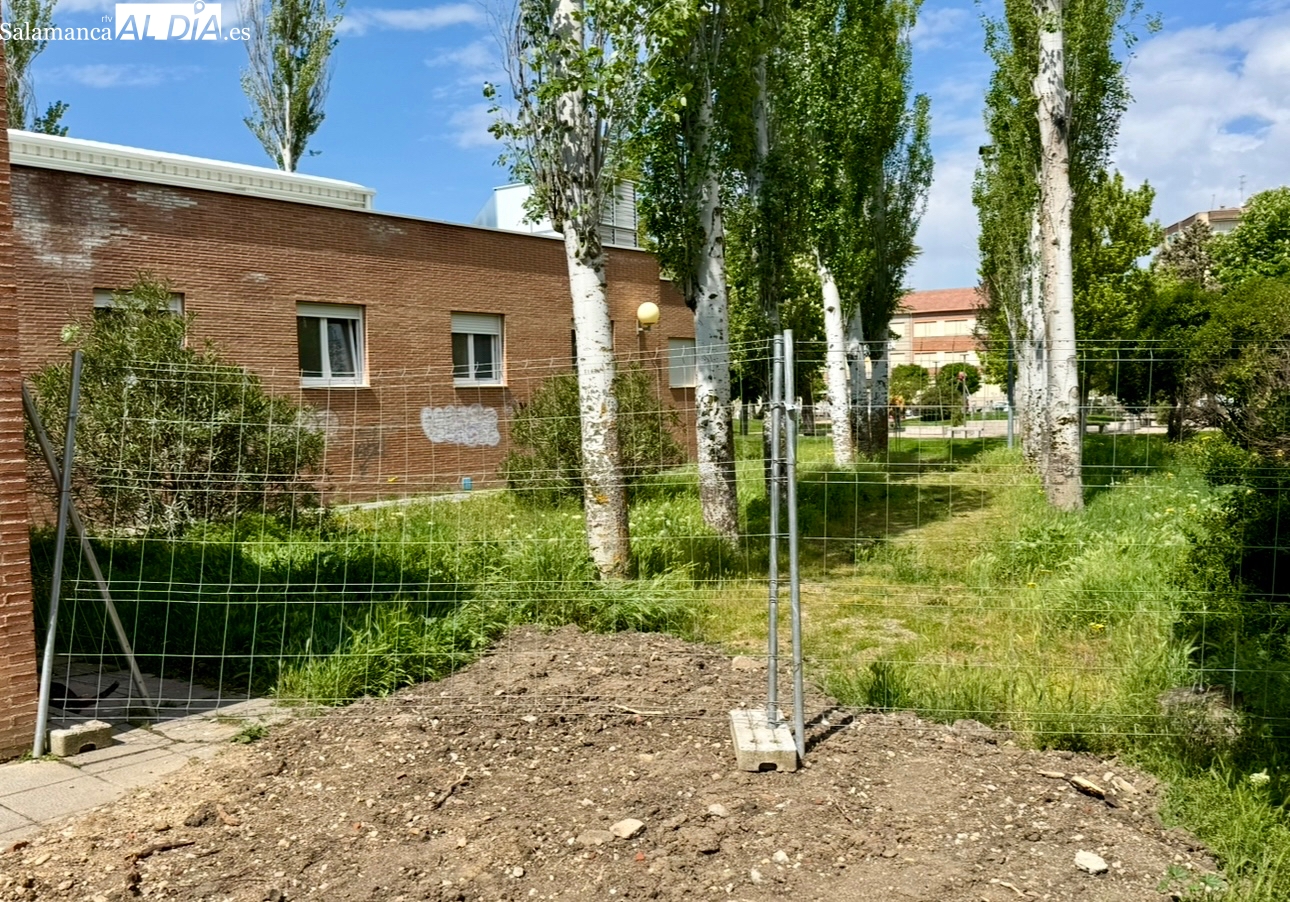 El PSOE pide en las Cortes que la Junta aclare la situación y cuándo rehabilitará la parcela de Los Jardines anexa al Centro de Salud