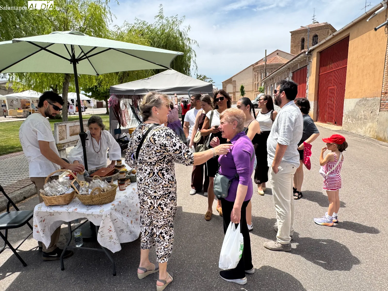 Gran acogida para el I Mercado Artesanal de Villar del Gallimazo
