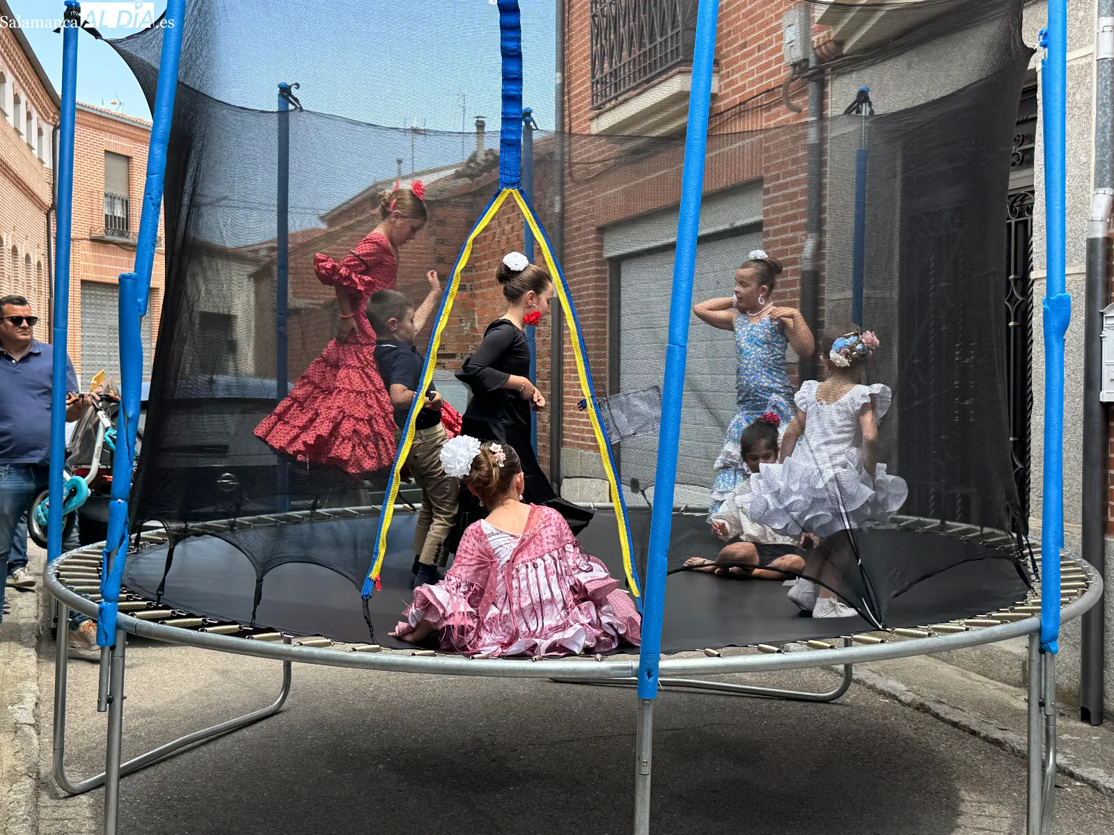 Foto 4 - La IV Fiesta Rociera llena Macotera de ambiente, color y bailes en una multitudinaria edici&oacute;n