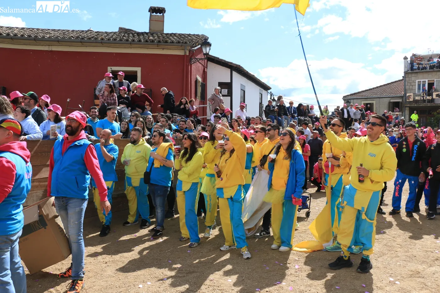 Comienzo de las fiestas del Noveno en San Felices de los Gallegos / CORRAL