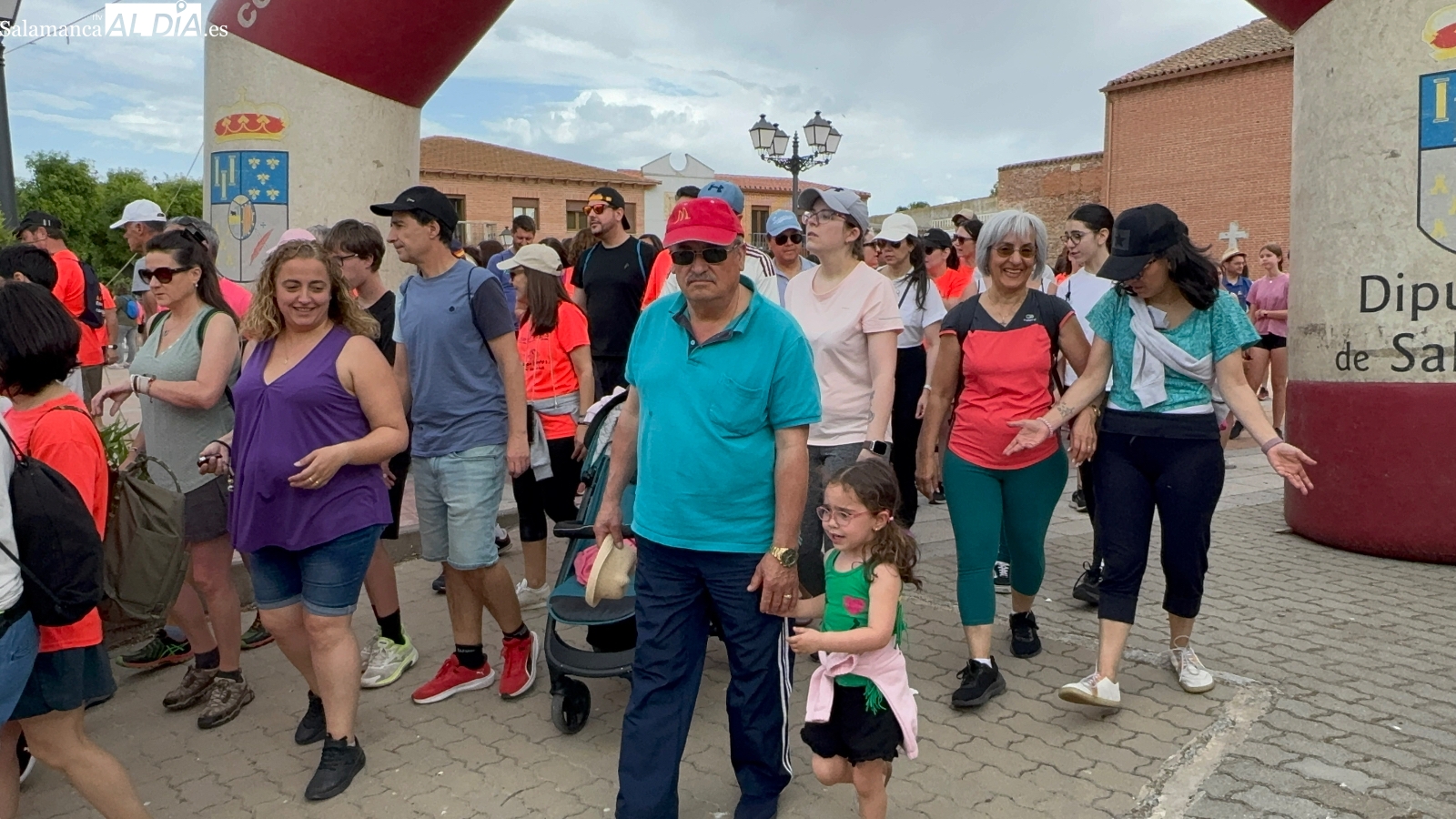 Paradinas reúne a 700 personas en su IX Paseo Saludable solidario en favor de ASPAS Salamanca